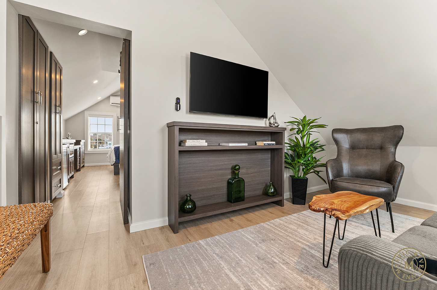 301-Captain Suite-01 copy